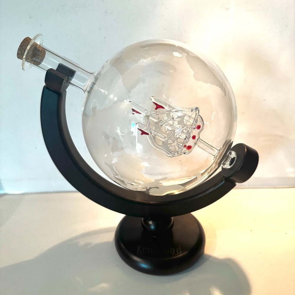 Kempstood Glass Globe Whiskey Decanter 850 ml Hand Blown Inner Galleon Ship READ